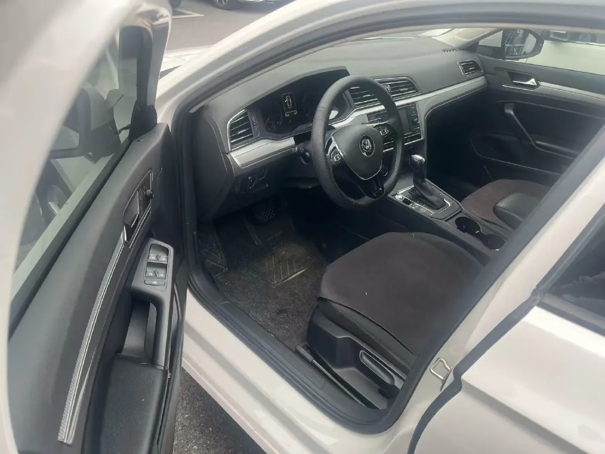 2019 Volkswagen T-Cross 1.4T 150HP L4 7DCT,autocango,china used car exporter,china ev exporter,chinese used car exporter,chinese used ev exporter