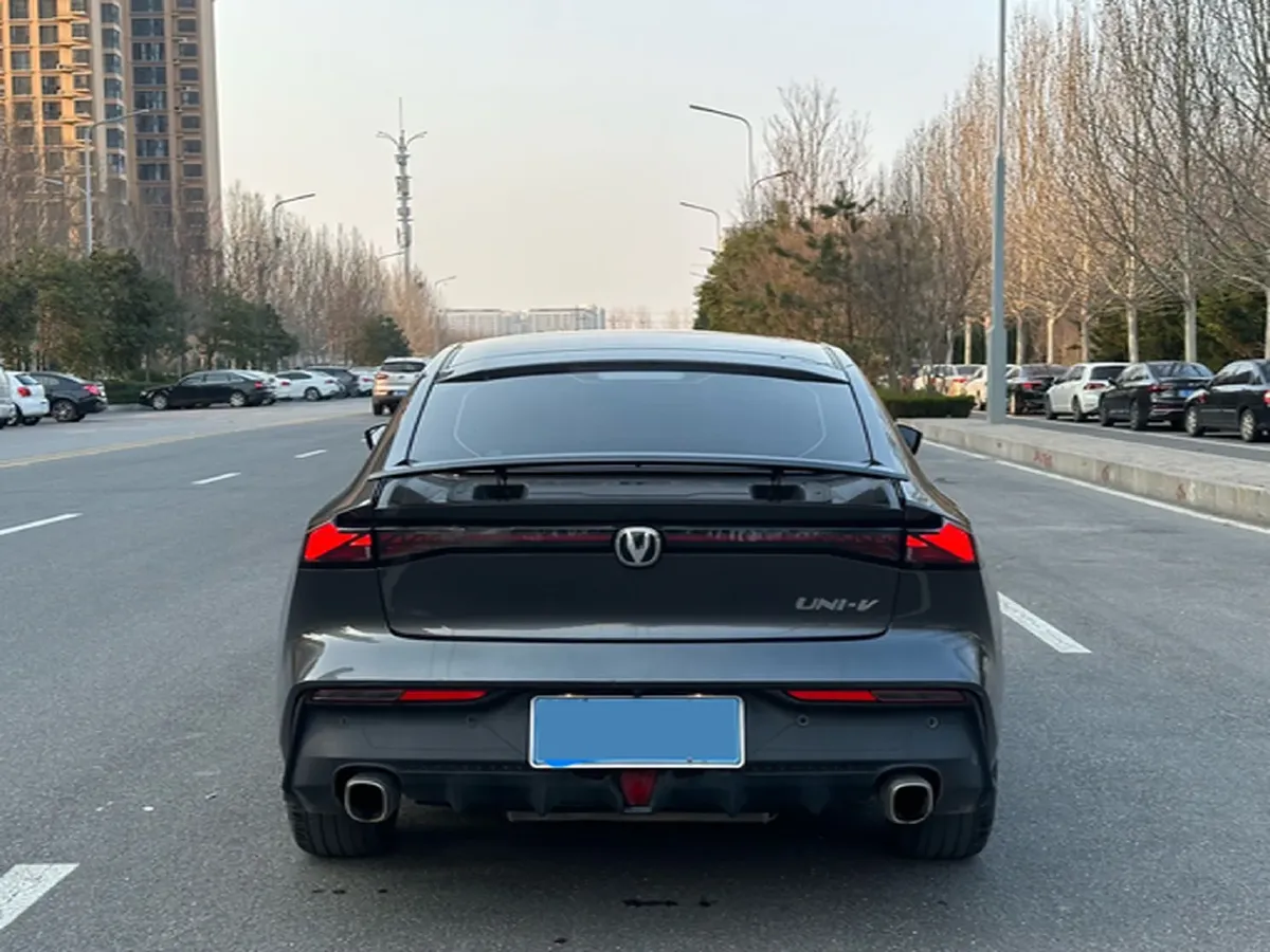 2022 ChangAn UNI-V 1.5T 188HP L4 7DCT,autocango,china used car exporter,china ev exporter,chinese used car exporter,chinese used ev exporter