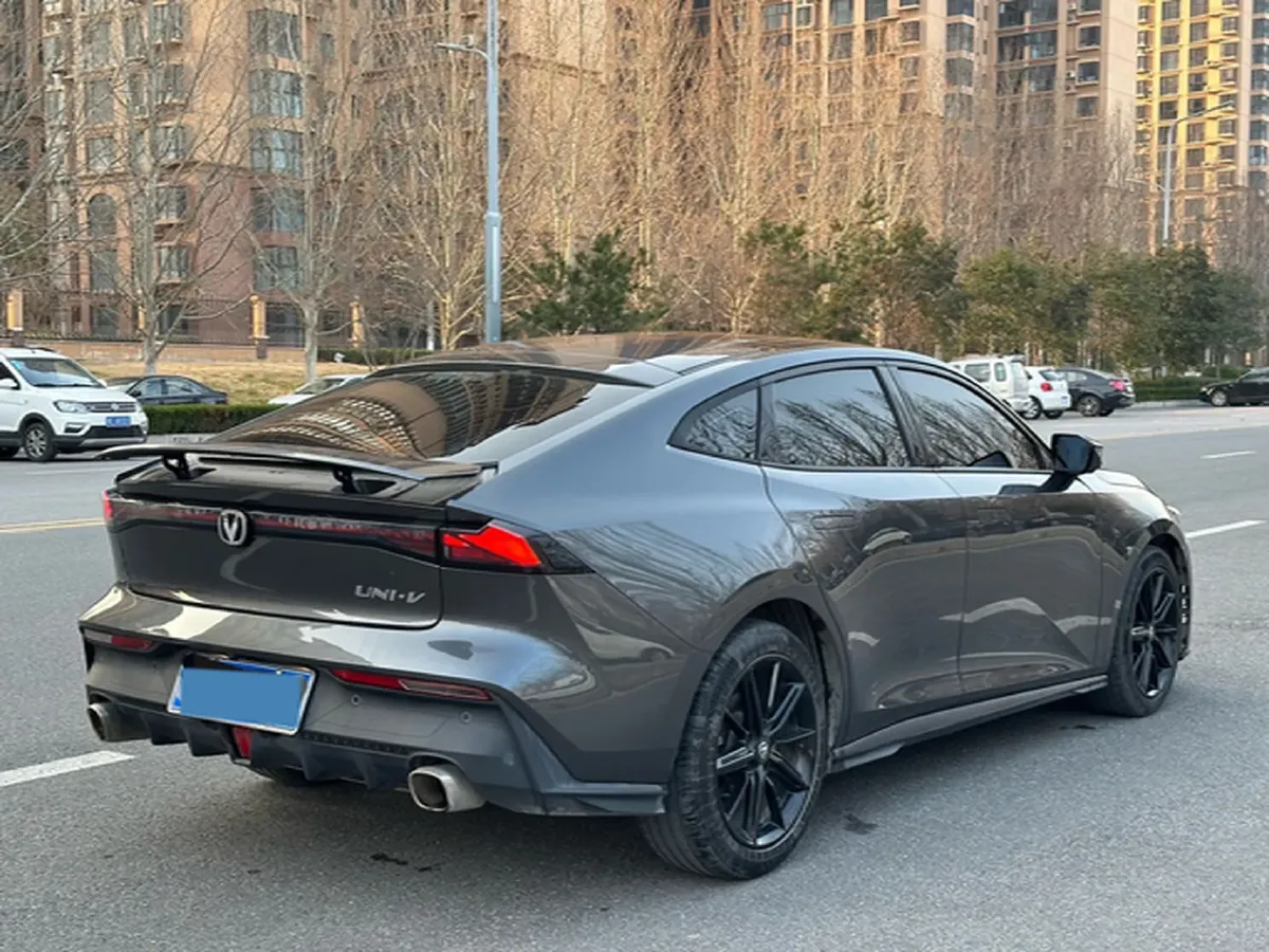 2022 ChangAn UNI-V 1.5T 188HP L4 7DCT,autocango,china used car exporter,china ev exporter,chinese used car exporter,chinese used ev exporter