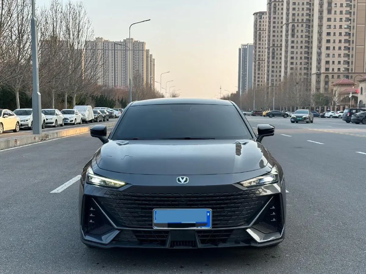 2022 ChangAn UNI-V 1.5T 188HP L4 7DCT,autocango,china used car exporter,china ev exporter,chinese used car exporter,chinese used ev exporter