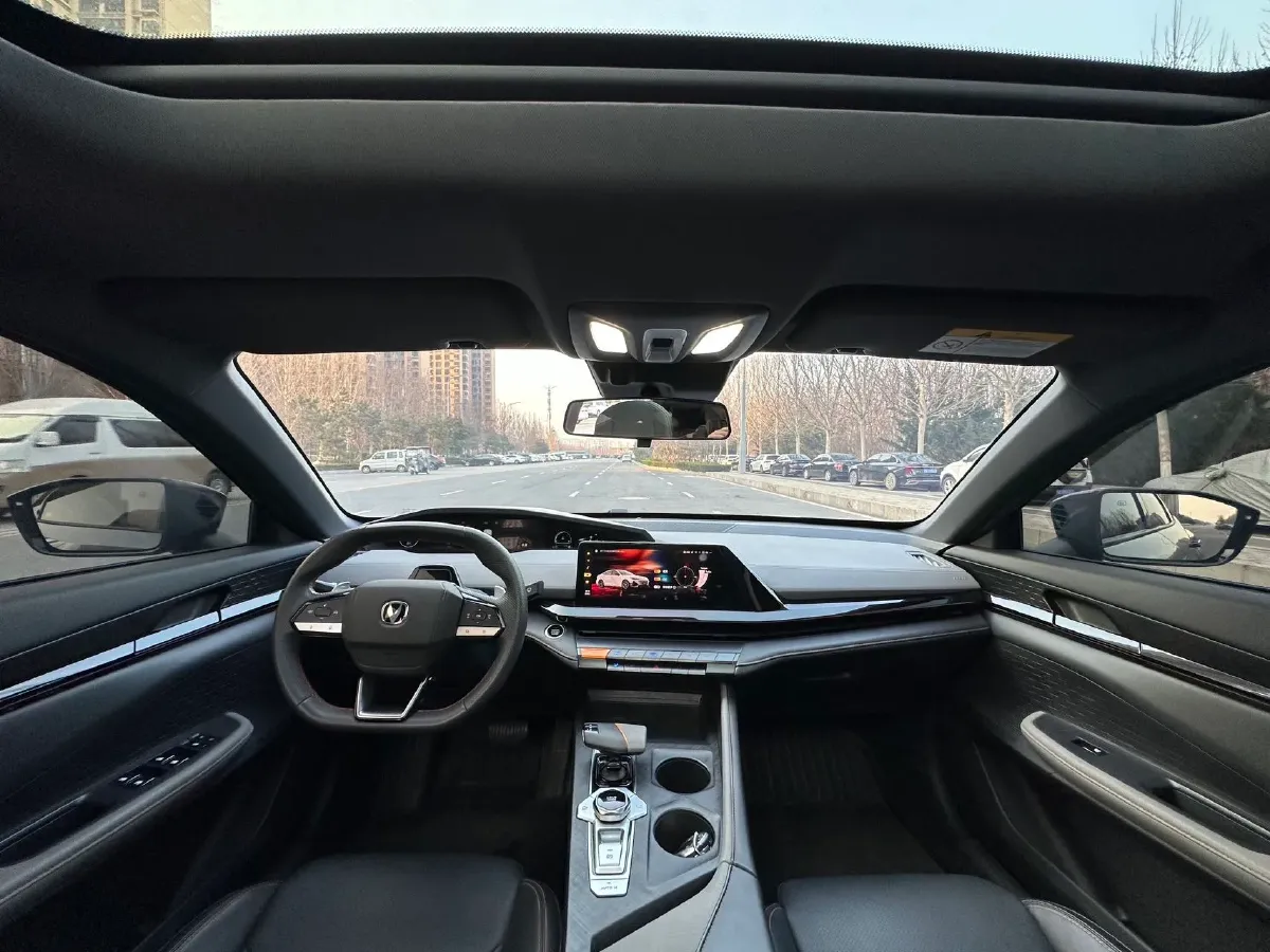 2022 ChangAn UNI-V 1.5T 188HP L4 7DCT,autocango,china used car exporter,china ev exporter,chinese used car exporter,chinese used ev exporter