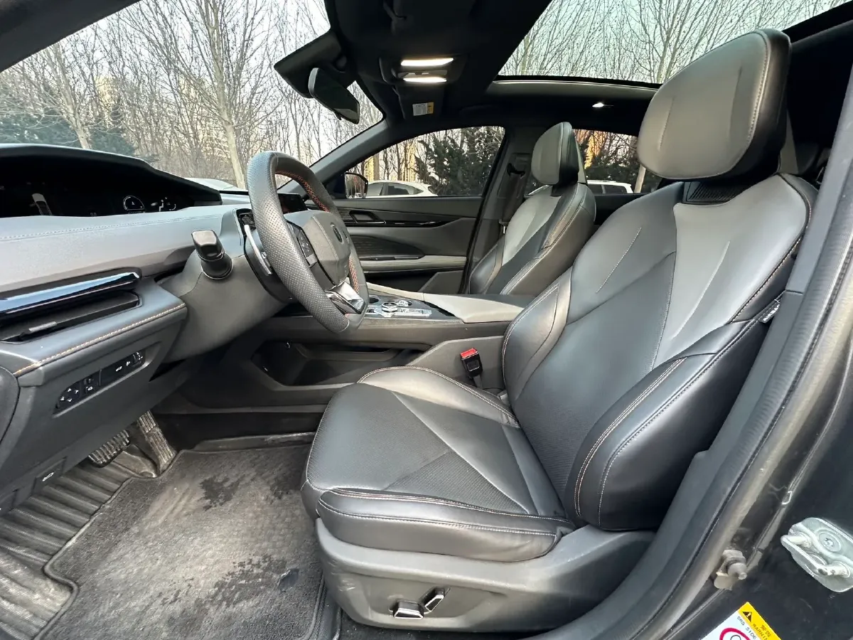 2022 ChangAn UNI-V 1.5T 188HP L4 7DCT,autocango,china used car exporter,china ev exporter,chinese used car exporter,chinese used ev exporter