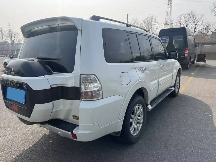 2018 Mitsubishi Pajero 3.0L 174HP V6 5AT,autocango,china used car exporter,china ev exporter,chinese used car exporter,chinese used ev exporter
