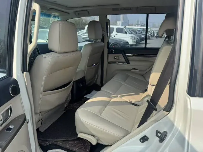 2018 Mitsubishi Pajero 3.0L 174HP V6 5AT,autocango,china used car exporter,china ev exporter,chinese used car exporter,chinese used ev exporter