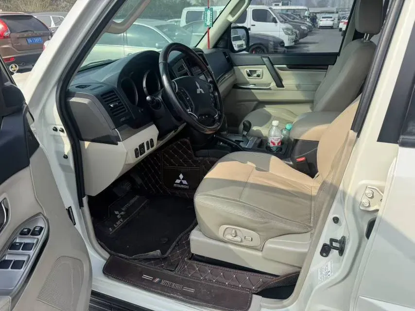 2018 Mitsubishi Pajero 3.0L 174HP V6 5AT,autocango,china used car exporter,china ev exporter,chinese used car exporter,chinese used ev exporter