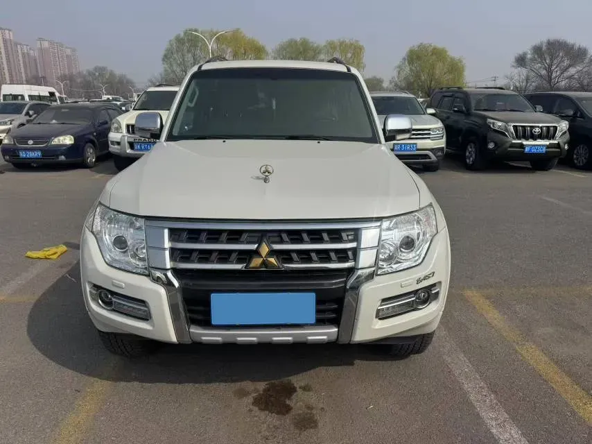 2018 Mitsubishi Pajero 3.0L 174HP V6 5AT,autocango,china used car exporter,china ev exporter,chinese used car exporter,chinese used ev exporter