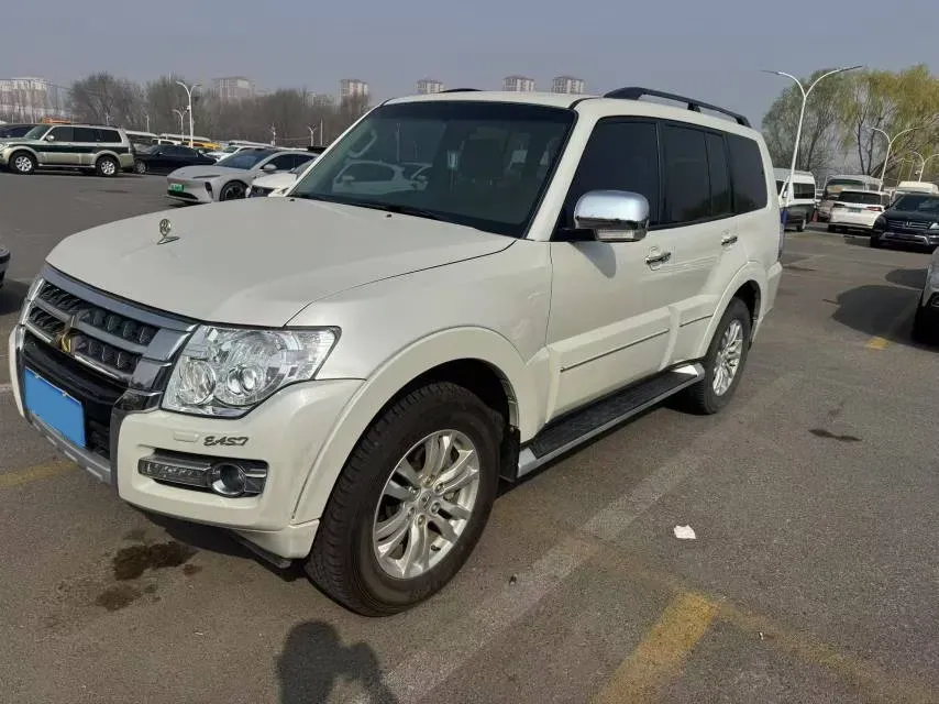 2018 Mitsubishi Pajero 3.0L 174HP V6 5AT,autocango,china used car exporter,china ev exporter,chinese used car exporter,chinese used ev exporter