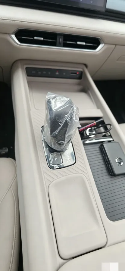 2025 Volvo XC60 2.0T 250HP L4 8AT,autocango,china used car exporter,china ev exporter,chinese used car exporter,chinese used ev exporter