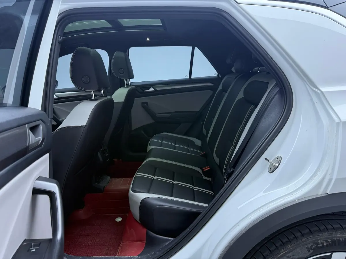 2024 Volkswagen T-Roc 1.5T 160HP L4 7DCT,autocango,china used car exporter,china ev exporter,chinese used car exporter,chinese used ev exporter