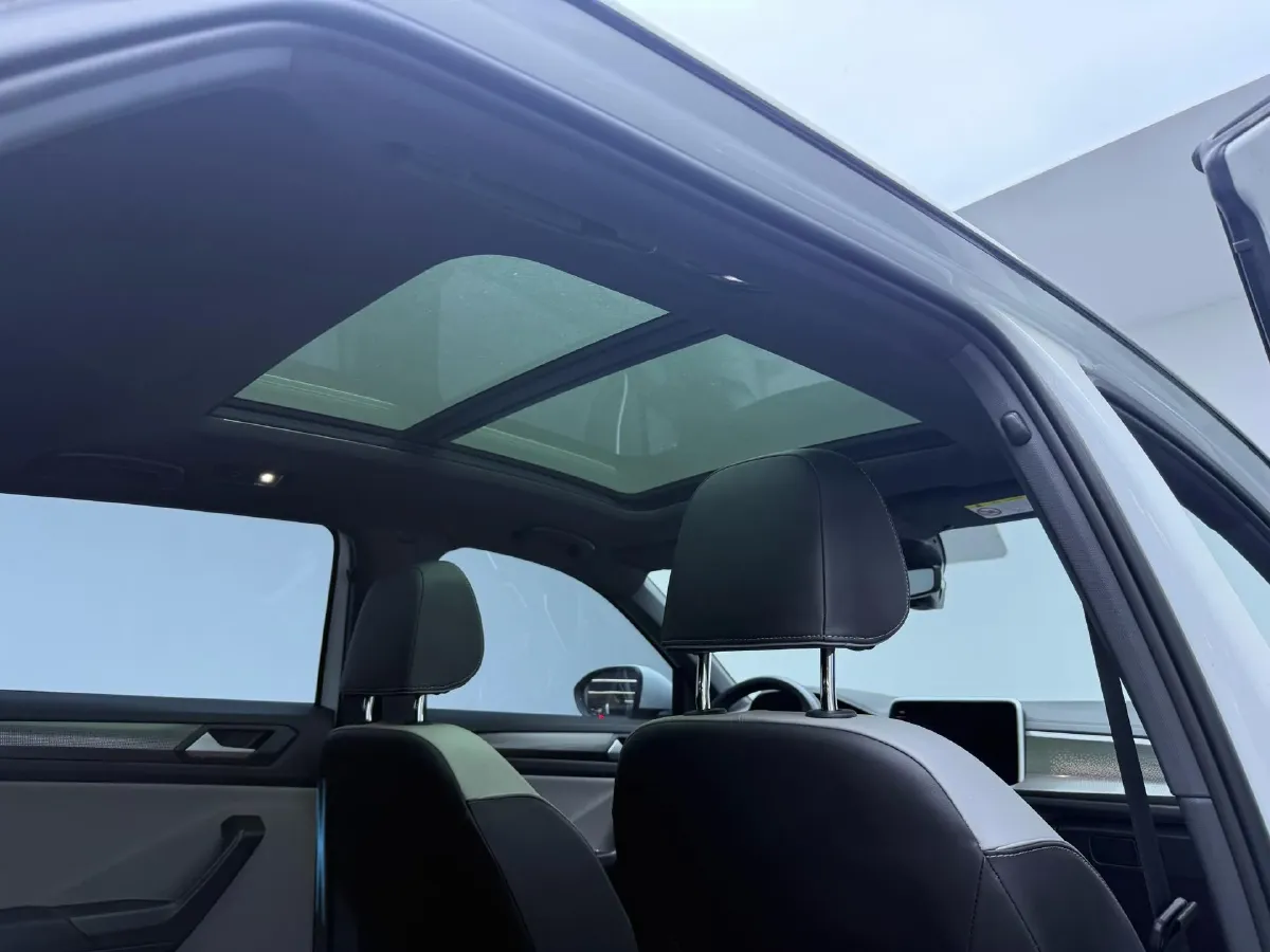 2024 Volkswagen T-Roc 1.5T 160HP L4 7DCT,autocango,china used car exporter,china ev exporter,chinese used car exporter,chinese used ev exporter