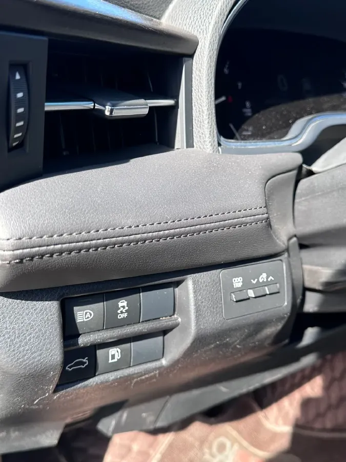 2021 Toyota Avalon 2.5L 209HP L4 8AT,autocango,china used car exporter,china ev exporter,chinese used car exporter,chinese used ev exporter