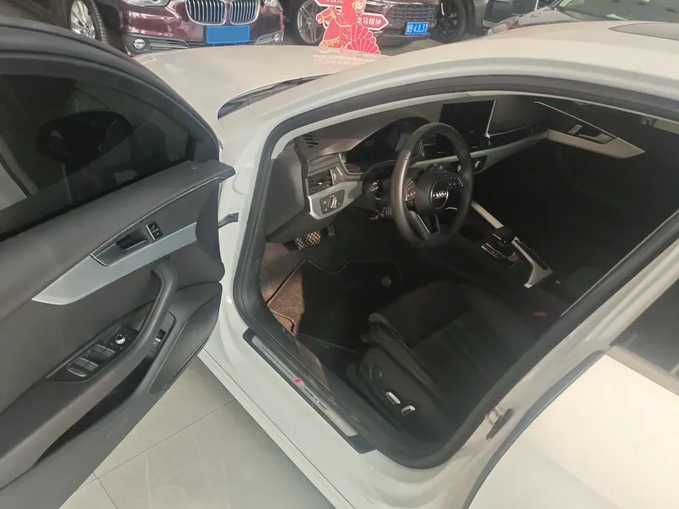 2024 Audi A4L 2.0T 190HP L4 7DCT,autocango,china used car exporter,china ev exporter,chinese used car exporter,chinese used ev exporter