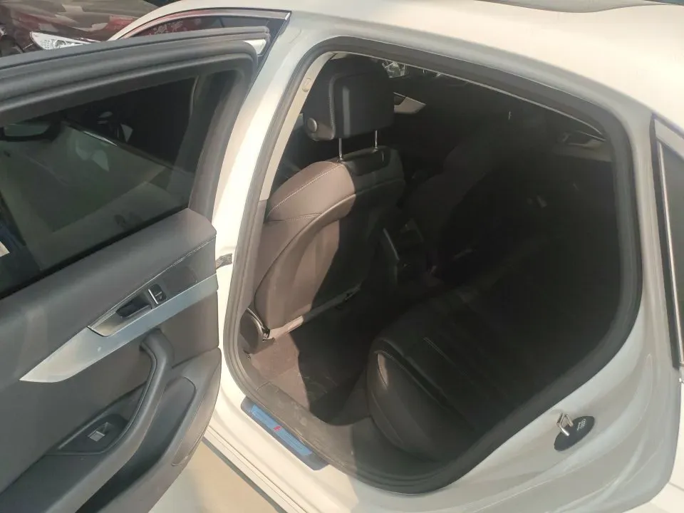 2024 Audi A4L 2.0T 190HP L4 7DCT,autocango,china used car exporter,china ev exporter,chinese used car exporter,chinese used ev exporter