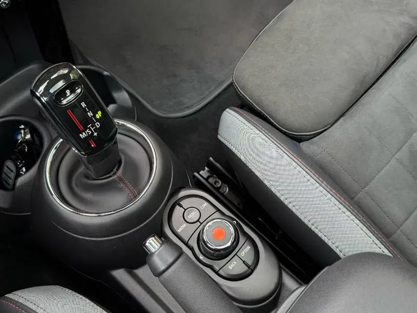 2020 MINI MINI 2.0T 192HP L4 7DCT,autocango,china used car exporter,china ev exporter,chinese used car exporter,chinese used ev exporter