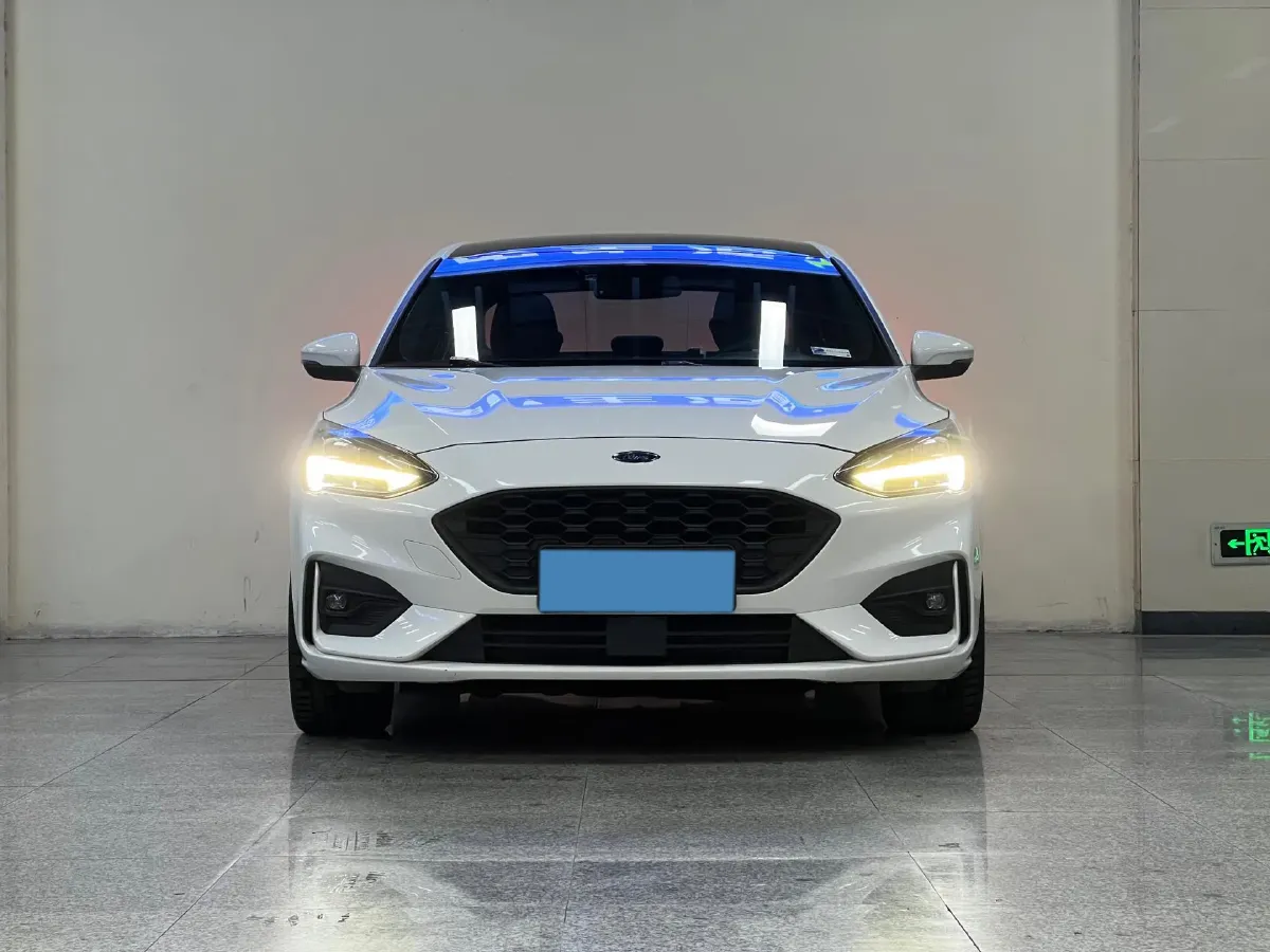 2021 Ford Focus 1.5T 174HP L3 8AT,autocango,china used car exporter,china ev exporter,chinese used car exporter,chinese used ev exporter