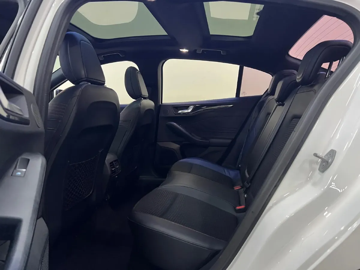 2021 Ford Focus 1.5T 174HP L3 8AT,autocango,china used car exporter,china ev exporter,chinese used car exporter,chinese used ev exporter