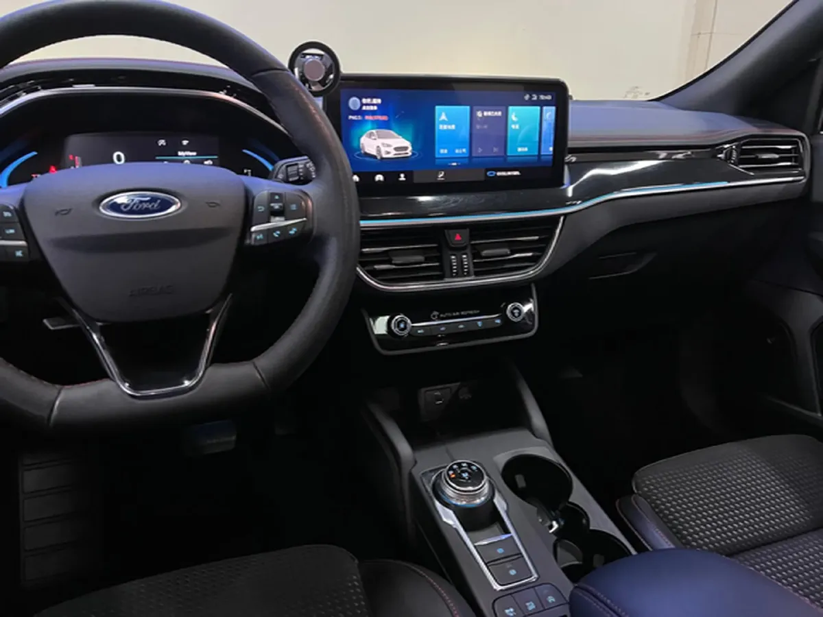 2021 Ford Focus 1.5T 174HP L3 8AT,autocango,china used car exporter,china ev exporter,chinese used car exporter,chinese used ev exporter