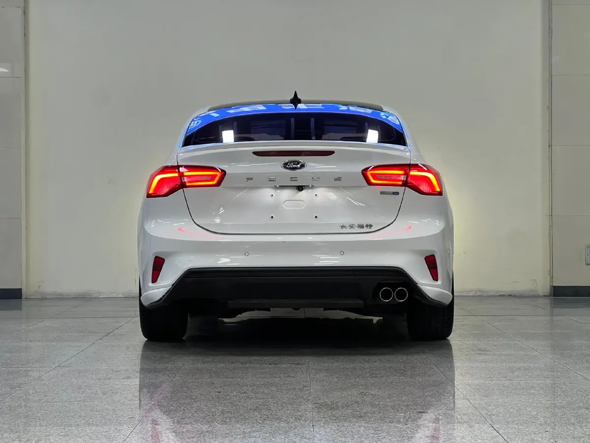 2021 Ford Focus 1.5T 174HP L3 8AT,autocango,china used car exporter,china ev exporter,chinese used car exporter,chinese used ev exporter