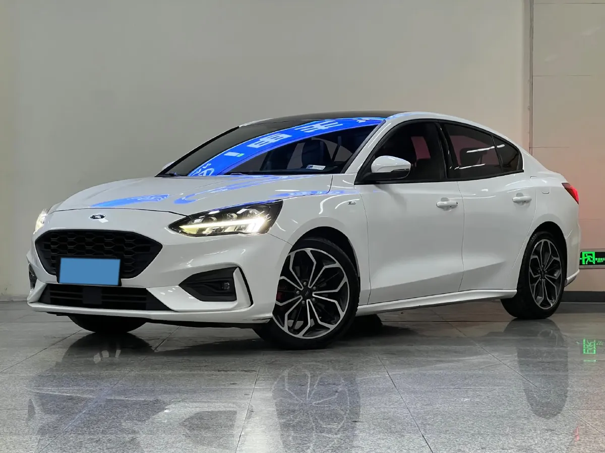 2021 Ford Focus 1.5T 174HP L3 8AT,autocango,china used car exporter,china ev exporter,chinese used car exporter,chinese used ev exporter