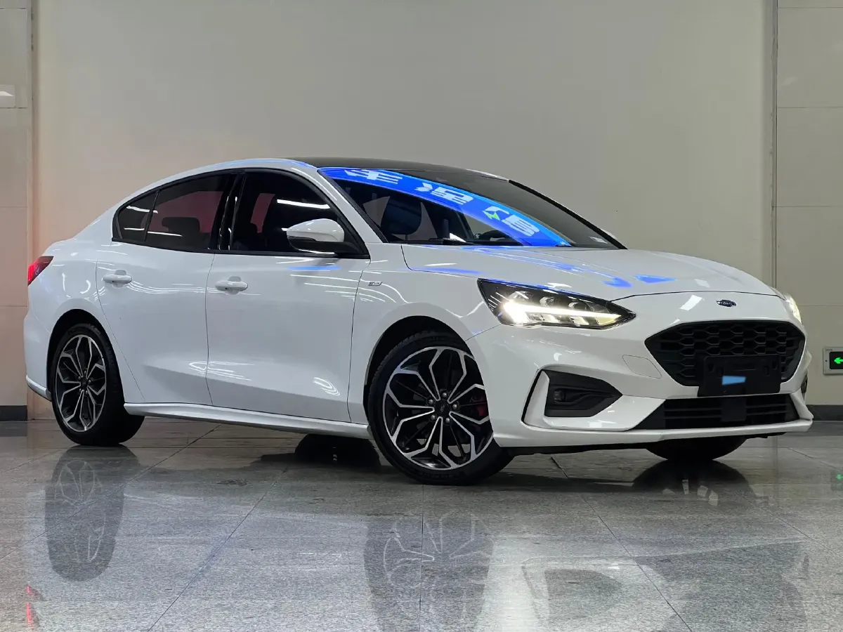 2021 Ford Focus 1.5T 174HP L3 8AT,autocango,china used car exporter,china ev exporter,chinese used car exporter,chinese used ev exporter