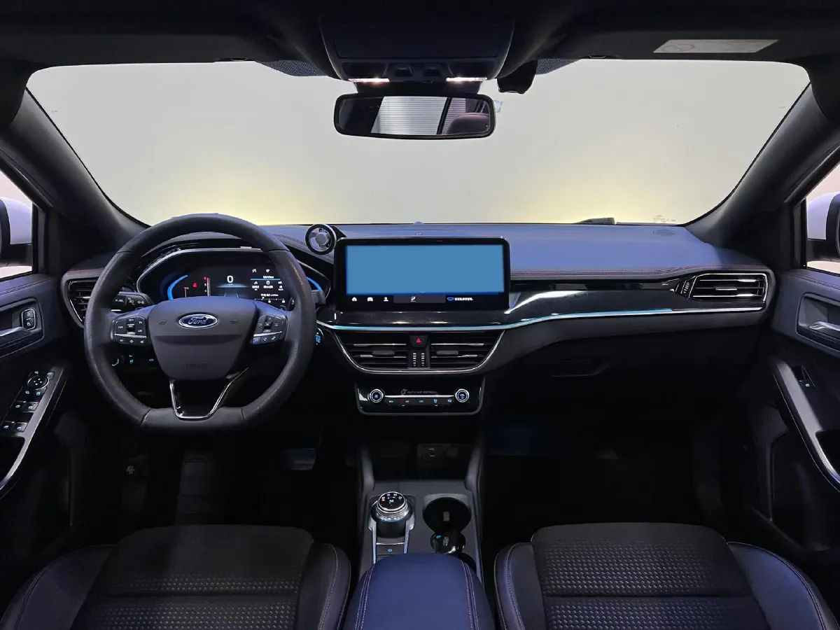 2021 Ford Focus 1.5T 174HP L3 8AT,autocango,china used car exporter,china ev exporter,chinese used car exporter,chinese used ev exporter