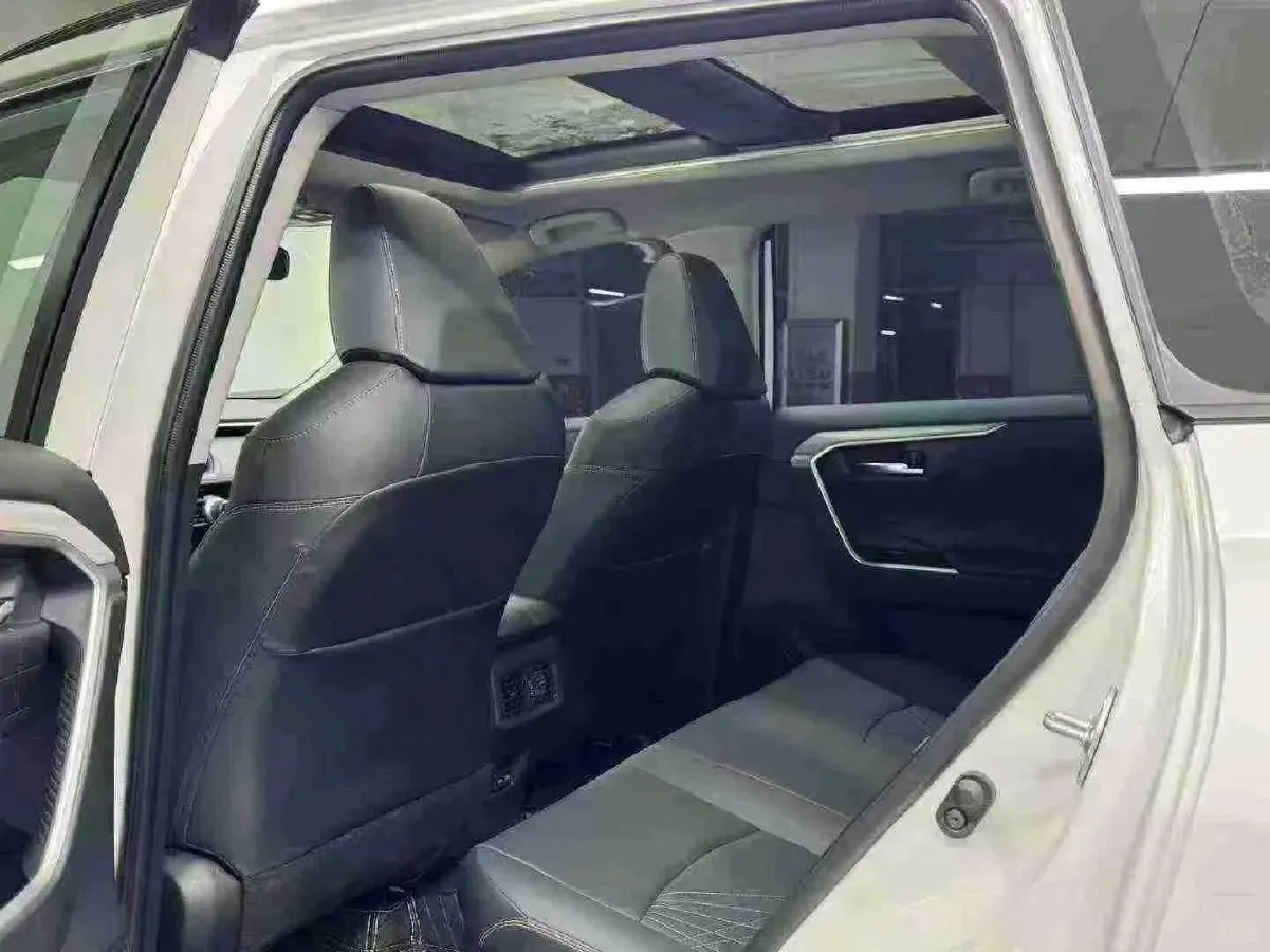 2024 Toyota RAV4 2.0L 171HP L4 CVT,autocango,china used car exporter,china ev exporter,chinese used car exporter,chinese used ev exporter