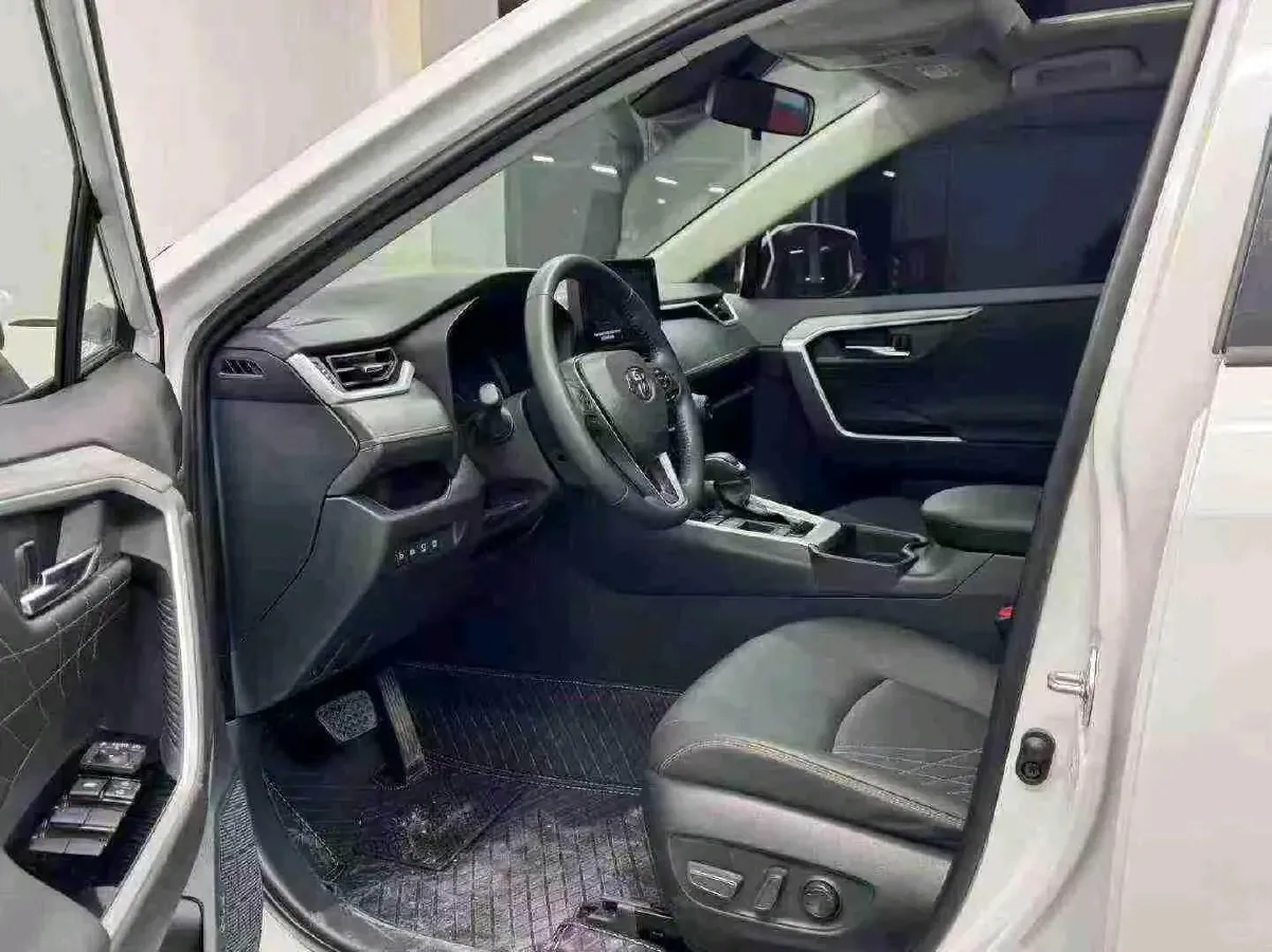 2024 Toyota RAV4 2.0L 171HP L4 CVT,autocango,china used car exporter,china ev exporter,chinese used car exporter,chinese used ev exporter