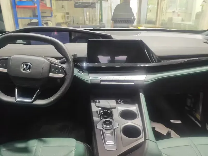 2024 ChangAn UNI-V iDD 1.5L 110HP L4 E-CVT PHEV 18.99KWH,autocango,china used car exporter,china ev exporter,chinese used car exporter,chinese used ev exporter