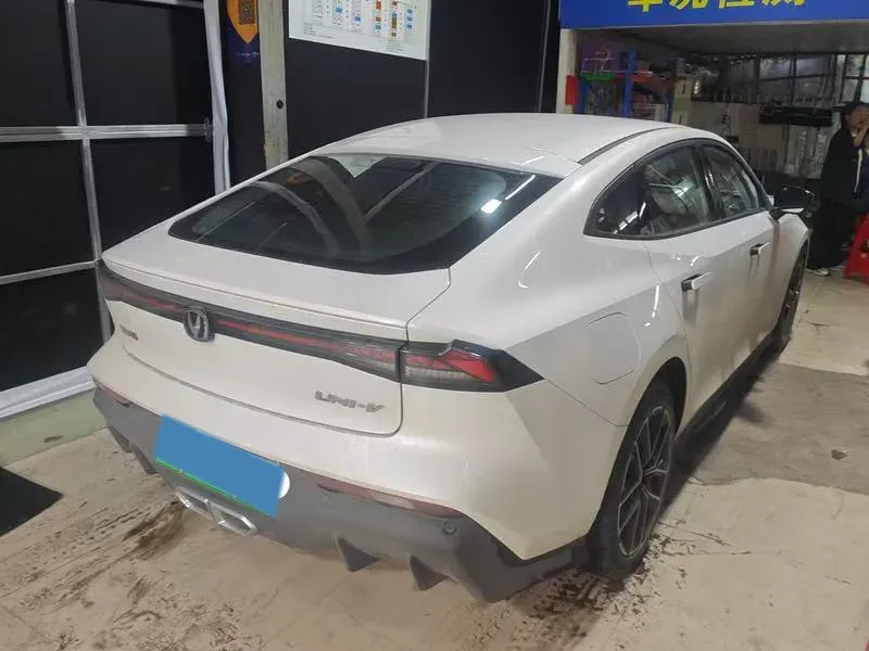 2024 ChangAn UNI-V iDD 1.5L 110HP L4 E-CVT PHEV 18.99KWH,autocango,china used car exporter,china ev exporter,chinese used car exporter,chinese used ev exporter