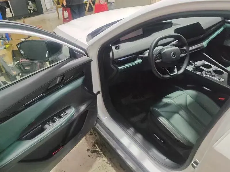 2024 ChangAn UNI-V iDD 1.5L 110HP L4 E-CVT PHEV 18.99KWH,autocango,china used car exporter,china ev exporter,chinese used car exporter,chinese used ev exporter