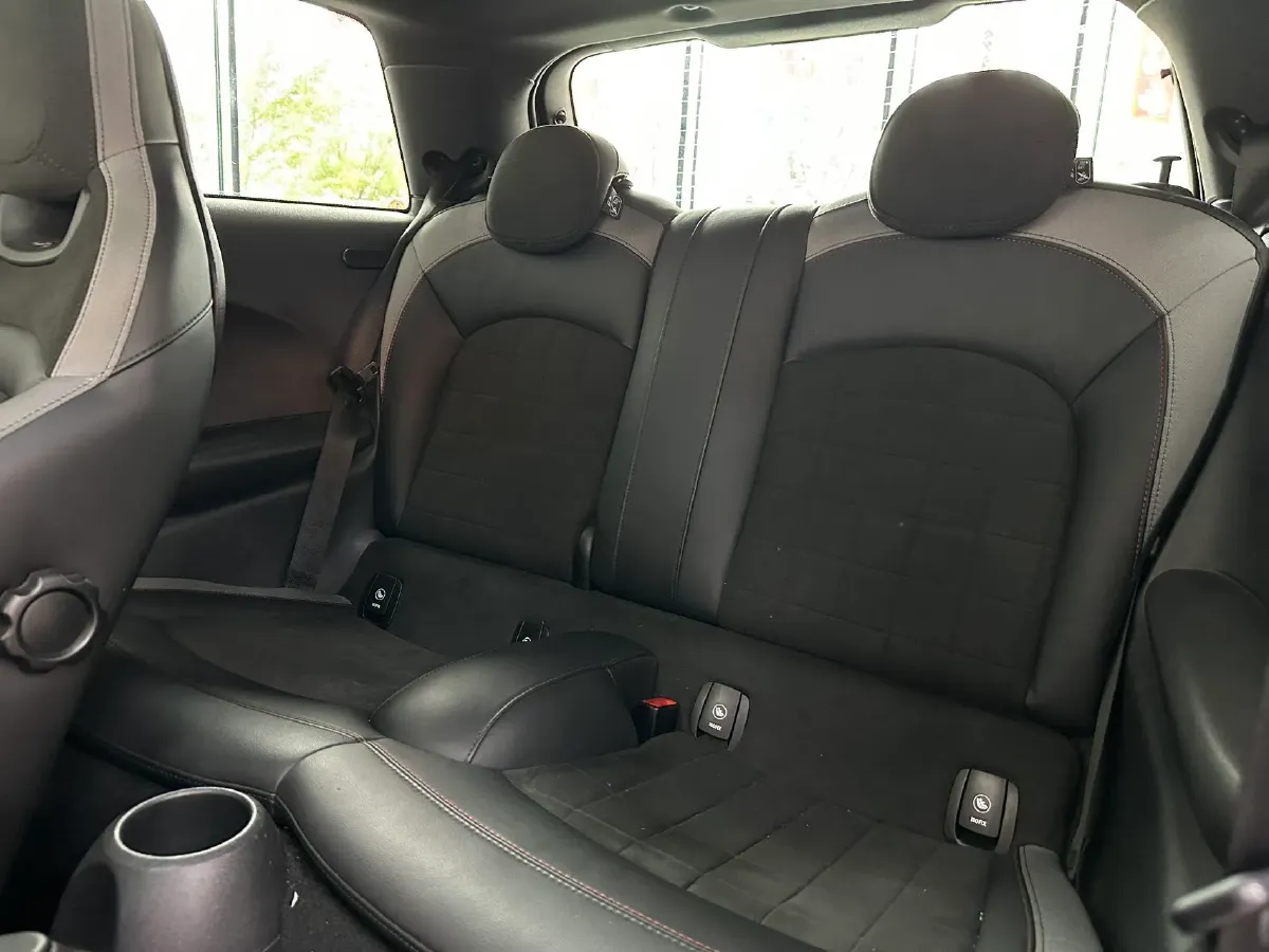 2022 MINI JCW 2.0T 231HP L4 8AT,autocango,china used car exporter,china ev exporter,chinese used car exporter,chinese used ev exporter