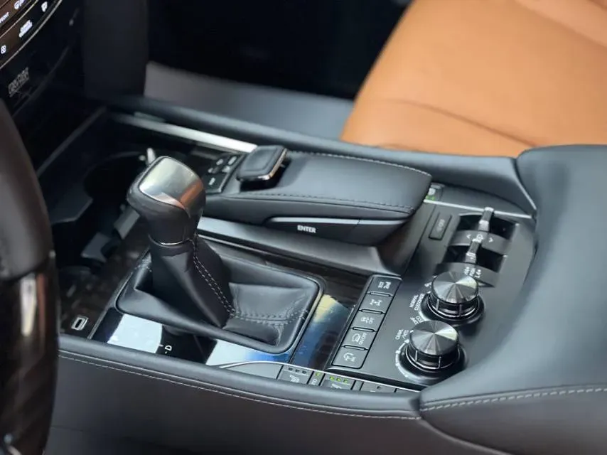 2017 Lexus LX 5.7L 367HP V8 8AT,autocango,china used car exporter,china ev exporter,chinese used car exporter,chinese used ev exporter