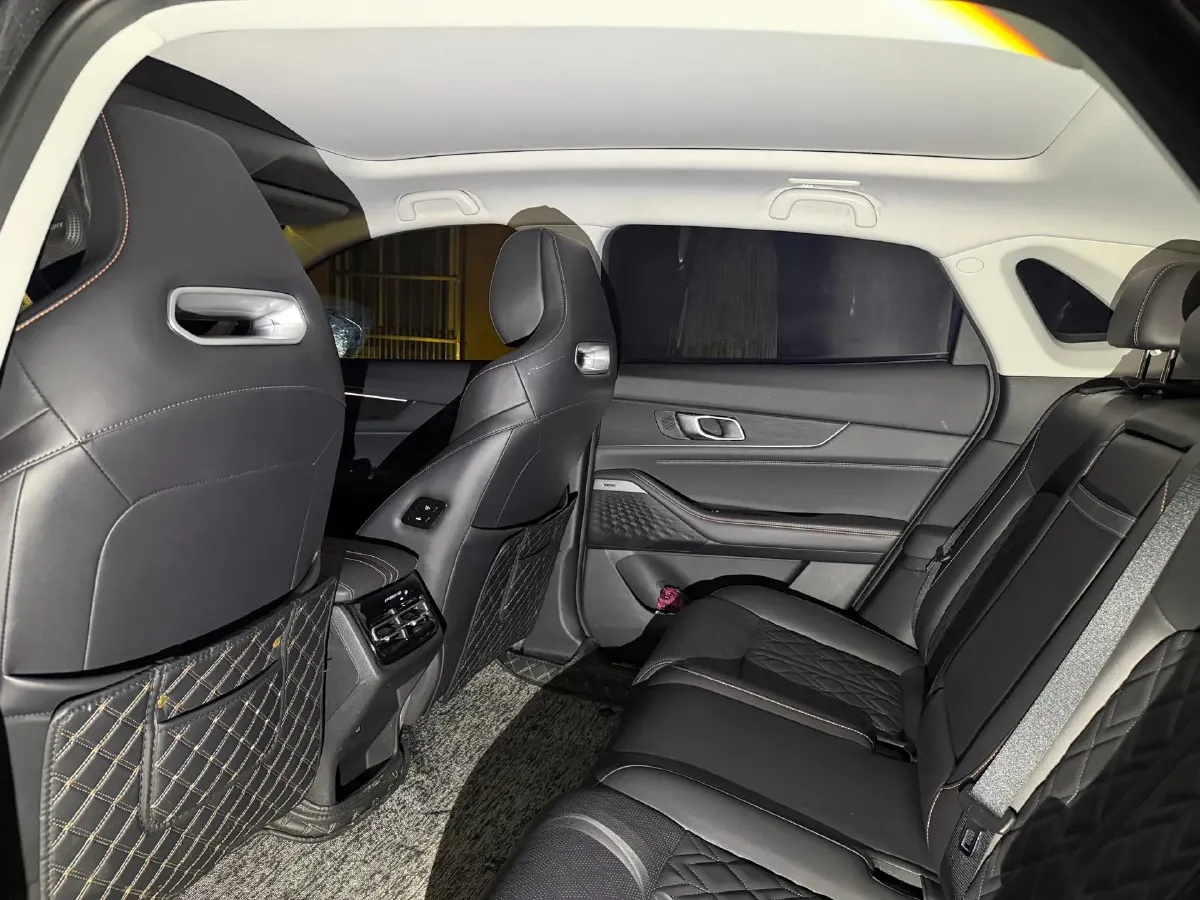 2023 ChangAn UNI-K iDD 1.5T 170HP L4 6TCT PHEV 28.39KWH,autocango,china used car exporter,china ev exporter,chinese used car exporter,chinese used ev exporter