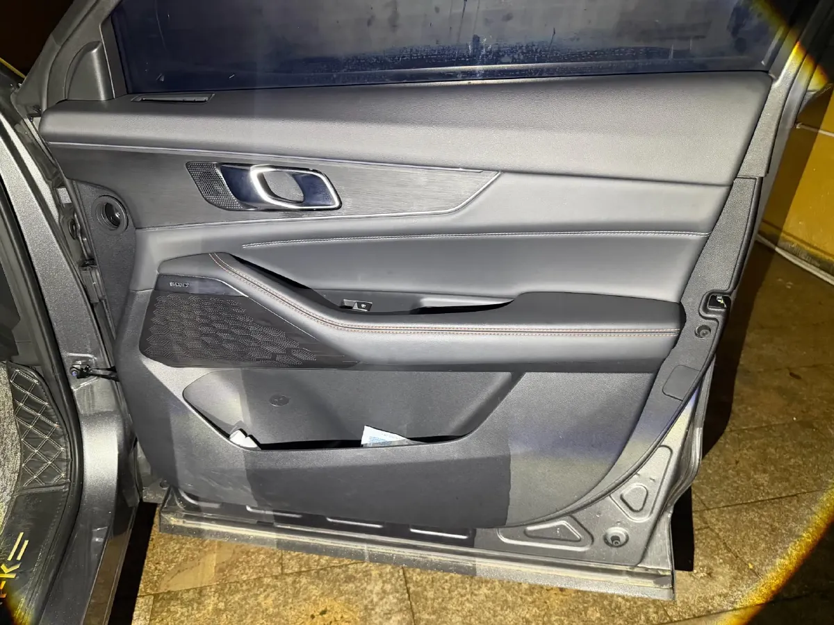 2023 ChangAn UNI-K iDD 1.5T 170HP L4 6TCT PHEV 28.39KWH,autocango,china used car exporter,china ev exporter,chinese used car exporter,chinese used ev exporter