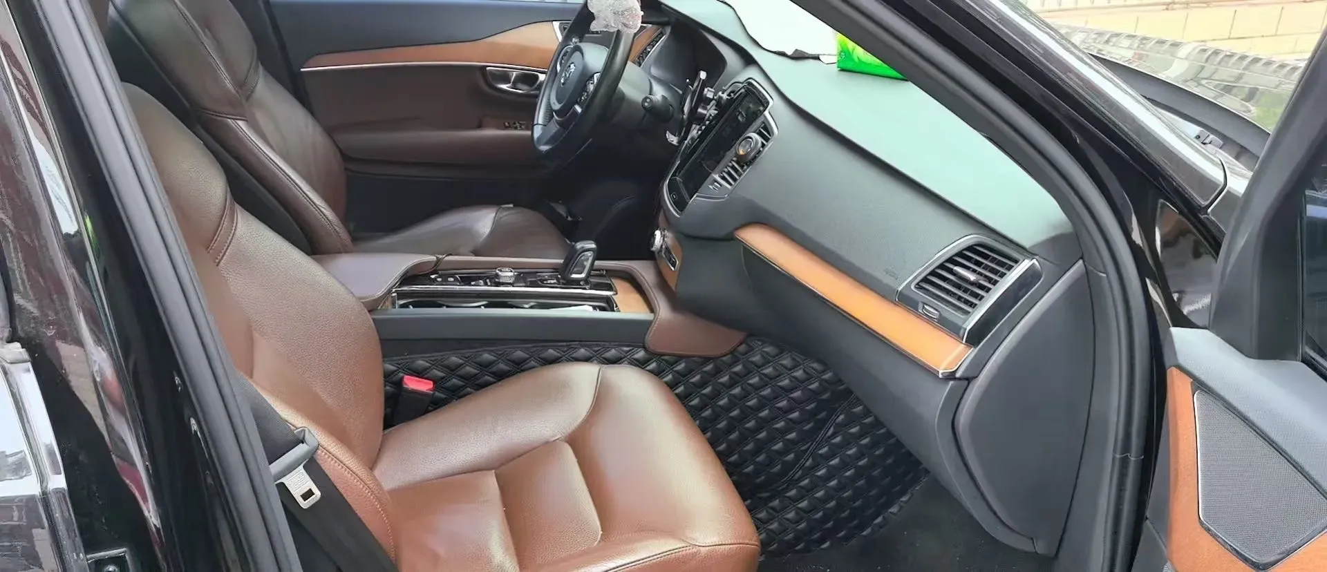 2025 Volvo XC90 2.0T 250HP L4 8AT,autocango,china used car exporter,china ev exporter,chinese used car exporter,chinese used ev exporter