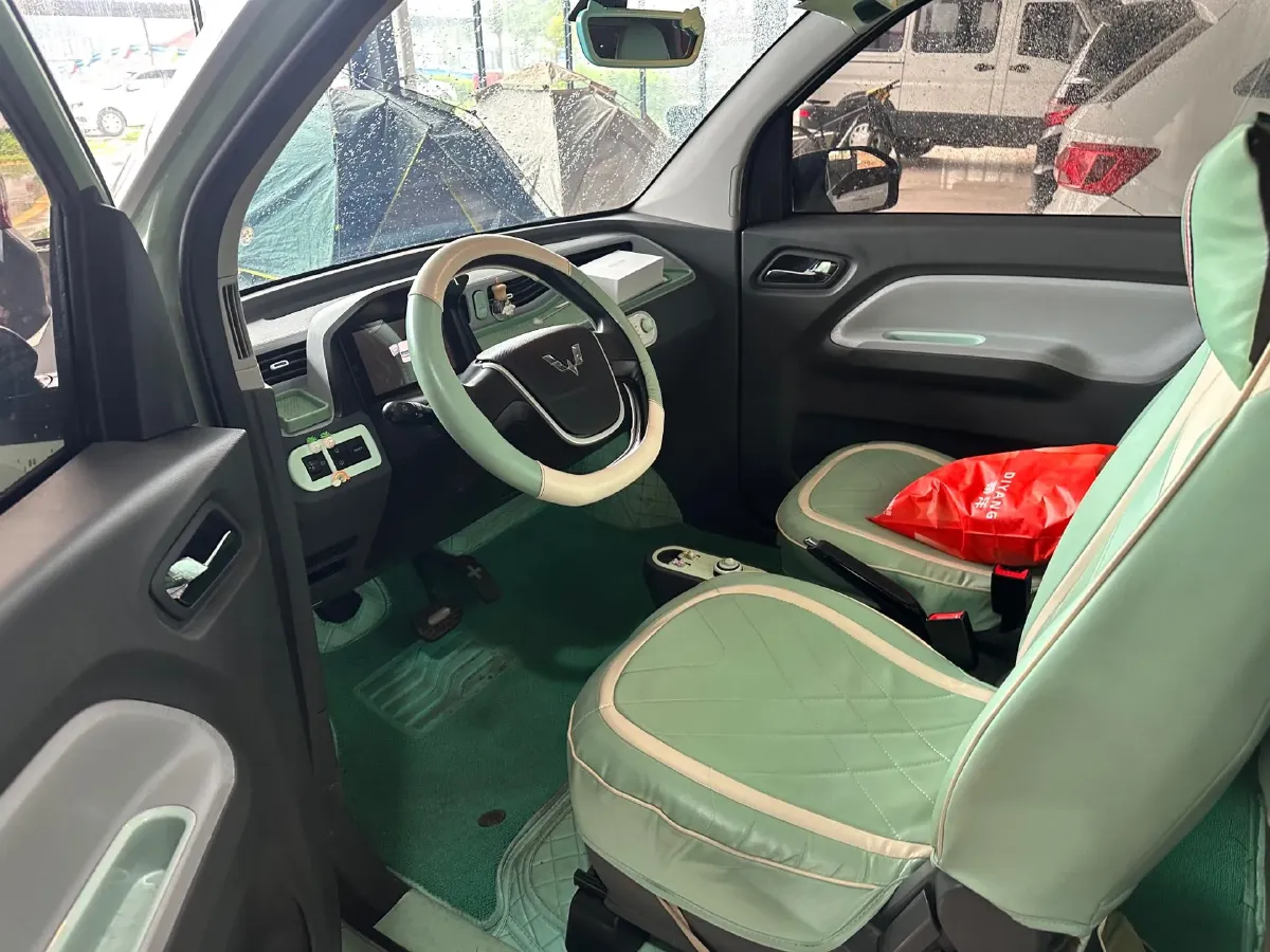 2021 WuLing HongGuang MINI EV BEV 13.8KWH,autocango,china used car exporter,china ev exporter,chinese used car exporter,chinese used ev exporter