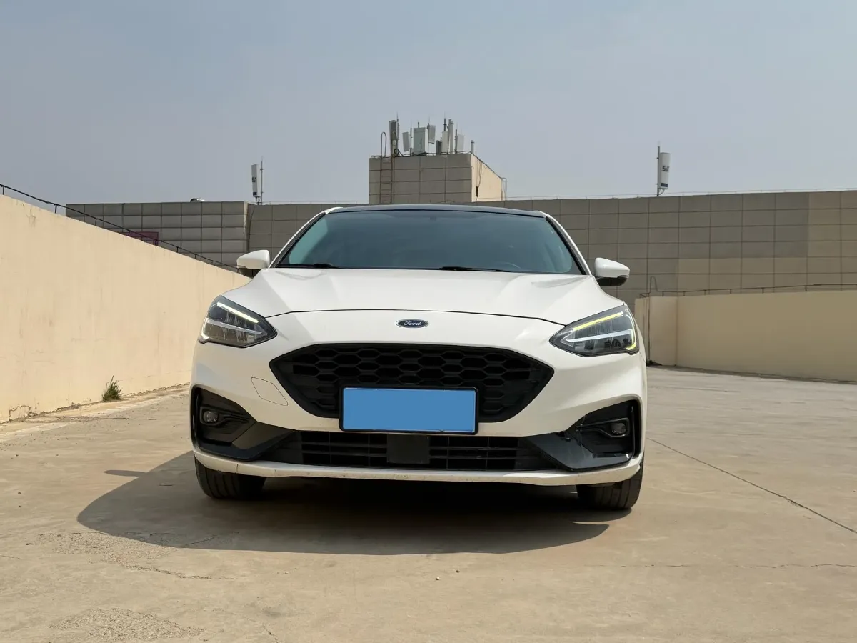 2021 Ford Focus 1.5T 174HP L3 8AT,autocango,china used car exporter,china ev exporter,chinese used car exporter,chinese used ev exporter