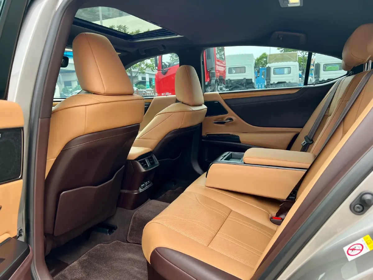 2019 Lexus ES 2.5L 178HP L4 E-CVT Hybrid,autocango,china used car exporter,china ev exporter,chinese used car exporter,chinese used ev exporter