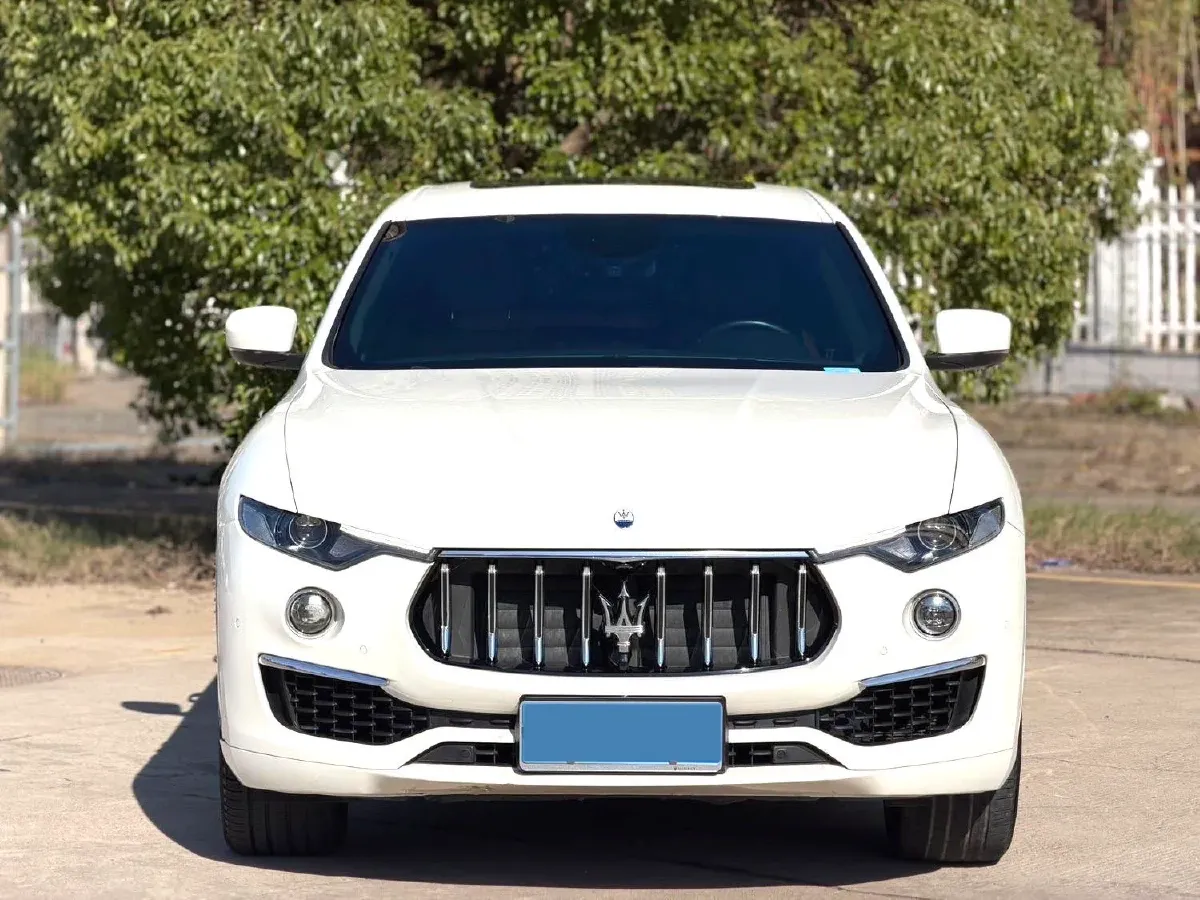 2022 Maserati Levante 2.0T 330HP L4 8AT,autocango,china used car exporter,china ev exporter,chinese used car exporter,chinese used ev exporter