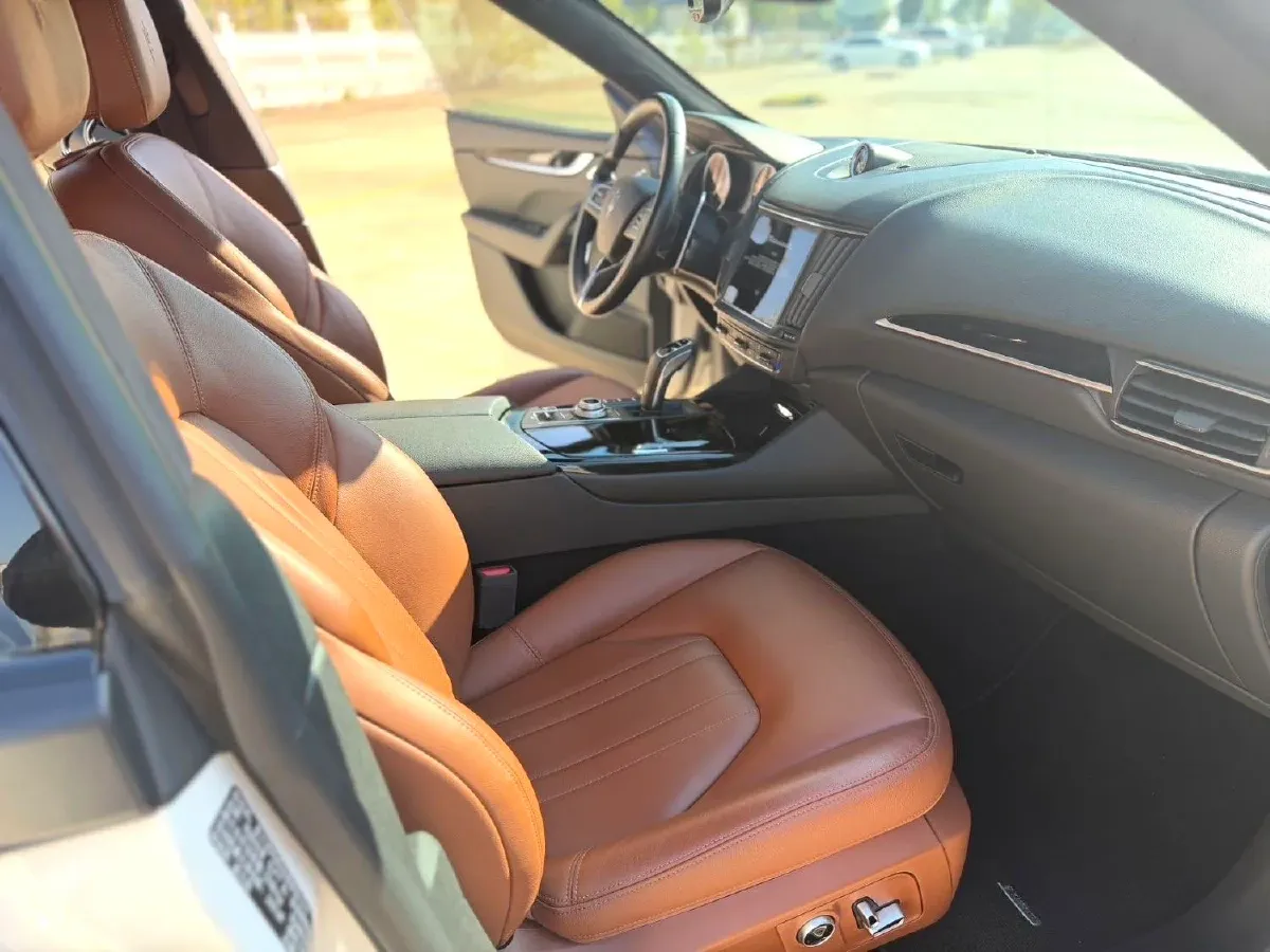 2022 Maserati Levante 2.0T 330HP L4 8AT,autocango,china used car exporter,china ev exporter,chinese used car exporter,chinese used ev exporter