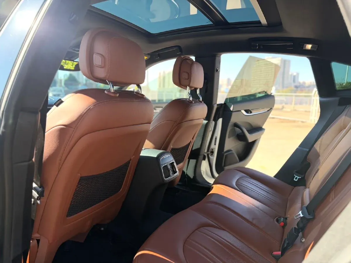 2022 Maserati Levante 2.0T 330HP L4 8AT,autocango,china used car exporter,china ev exporter,chinese used car exporter,chinese used ev exporter