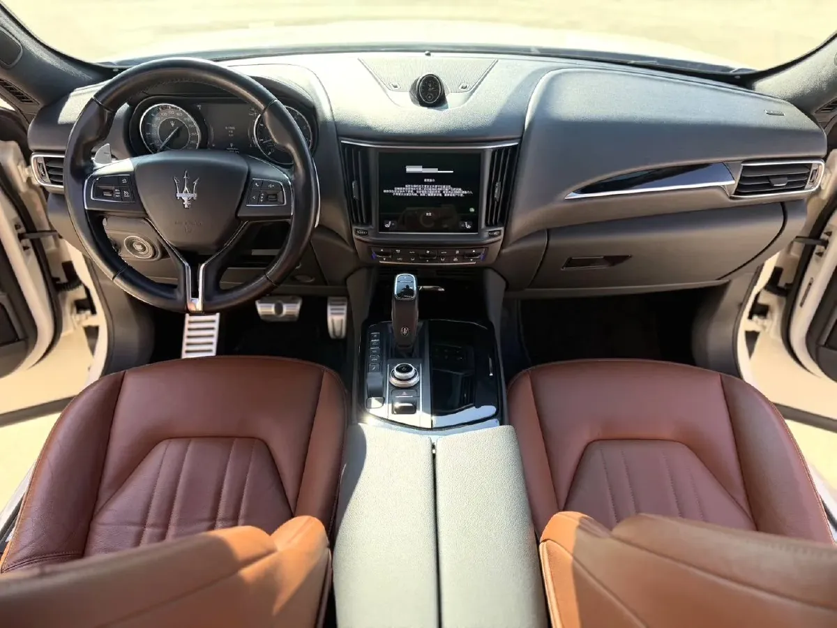 2022 Maserati Levante 2.0T 330HP L4 8AT,autocango,china used car exporter,china ev exporter,chinese used car exporter,chinese used ev exporter