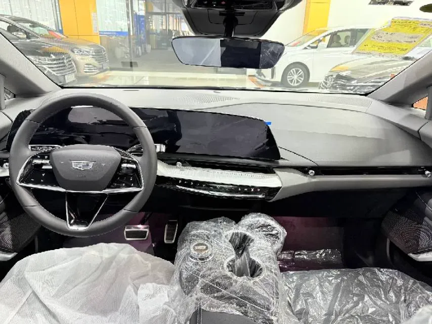 2024 Cadillac OPTIQ BEV 68.4KWH,autocango,china used car exporter,china ev exporter,chinese used car exporter,chinese used ev exporter