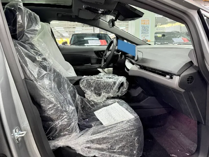 2024 Cadillac OPTIQ BEV 68.4KWH,autocango,china used car exporter,china ev exporter,chinese used car exporter,chinese used ev exporter