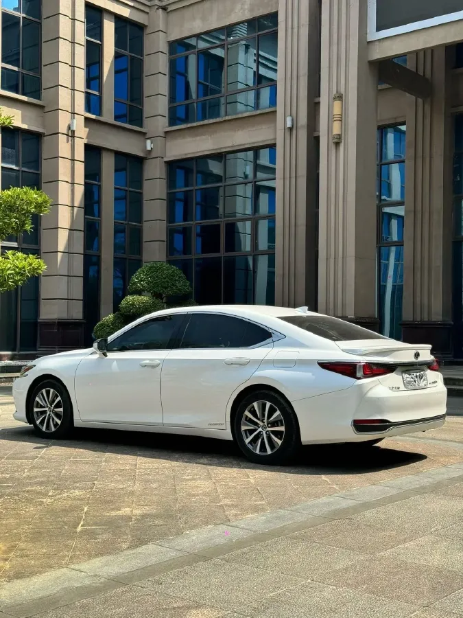 2018 Lexus ES 2.5L 178HP L4 E-CVT Hybrid,autocango,china used car exporter,china ev exporter,chinese used car exporter,chinese used ev exporter