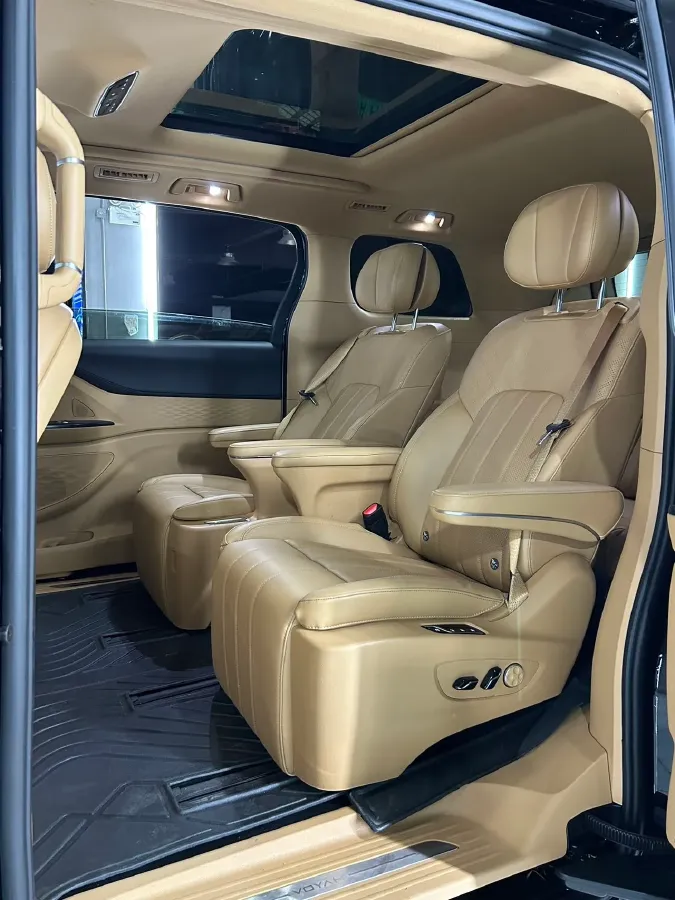 2024 Voyah Dream 1.5T 150HP L4 PHEV 43KWH,autocango,china used car exporter,china ev exporter,chinese used car exporter,chinese used ev exporter