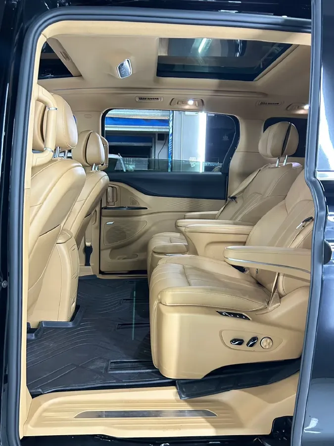 2024 Voyah Dream 1.5T 150HP L4 PHEV 43KWH,autocango,china used car exporter,china ev exporter,chinese used car exporter,chinese used ev exporter