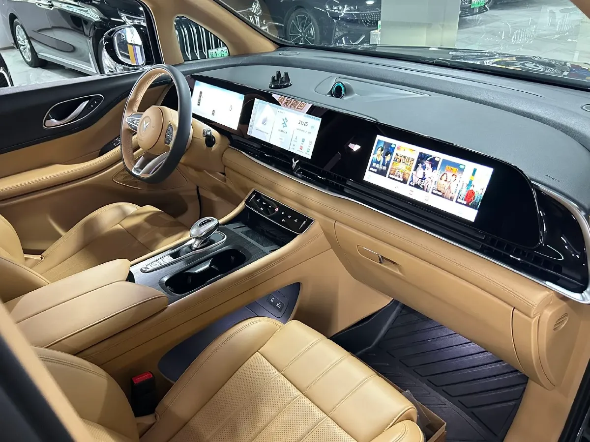 2024 Voyah Dream 1.5T 150HP L4 PHEV 43KWH,autocango,china used car exporter,china ev exporter,chinese used car exporter,chinese used ev exporter