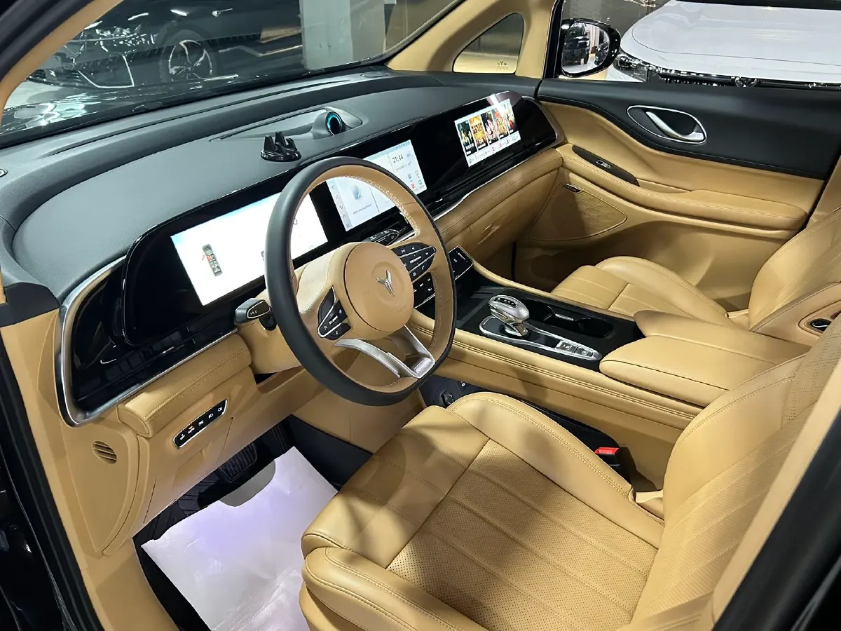 2024 Voyah Dream 1.5T 150HP L4 PHEV 43KWH,autocango,china used car exporter,china ev exporter,chinese used car exporter,chinese used ev exporter