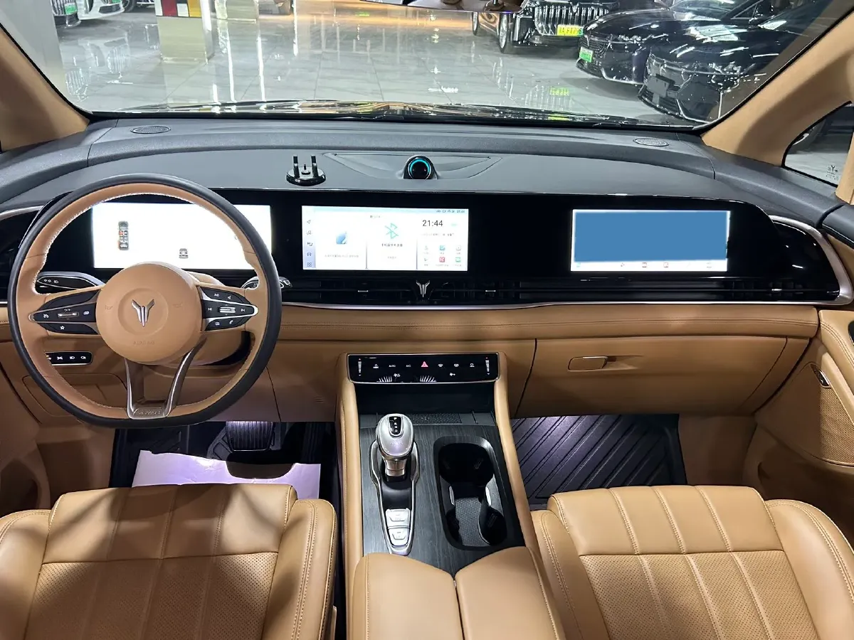 2024 Voyah Dream 1.5T 150HP L4 PHEV 43KWH,autocango,china used car exporter,china ev exporter,chinese used car exporter,chinese used ev exporter